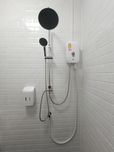 Ένα μπάνιο στο WORA Home HuaHin