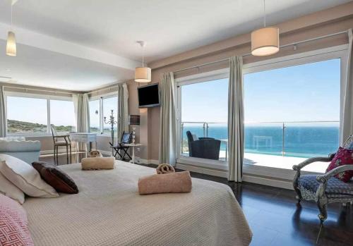 a bedroom with a large bed and a large window at LUJOSA VILLA PISCINA 25 METROS SUIT 60m2 SPA SAUNA in Zahara de los Atunes