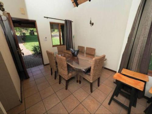 Posezení v ubytování Kruger Park Lodge Unit 550 With Private Pool