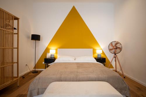 Central brand-new apartment with a patio