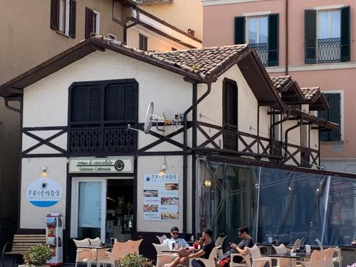 a group of people sitting in chairs outside of a building at Casa Rino: Vacanze in casetta...... in Dongo