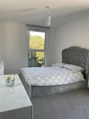 a bedroom with a large bed and a window at Flat in the Heart of Chelmsford in Chelmsford