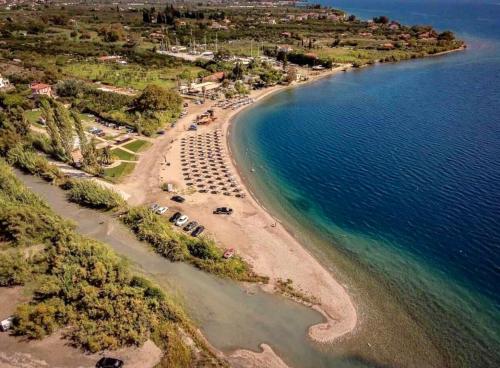 an aerial view of a beach and the ocean at Aristos Cottage in Káto Lekhónia