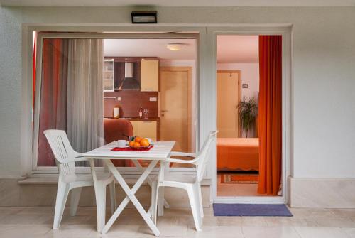The Beach Studios & Apartments
