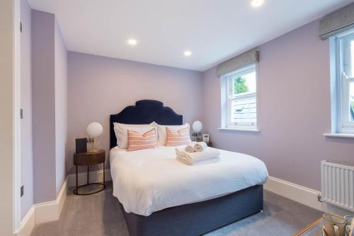 a bedroom with a large bed with white sheets at Old Abbey House in Abingdon