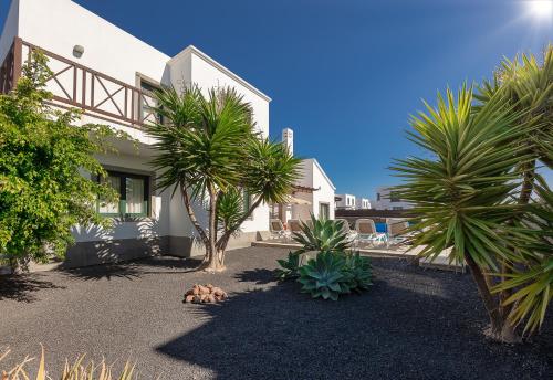 Camelot Holiday Homes by LIVVO
