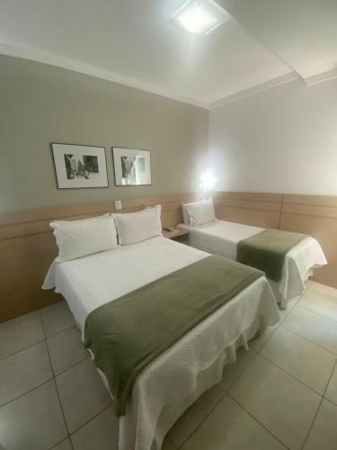 Postel nebo postele na pokoji v ubytování Upper Hotel