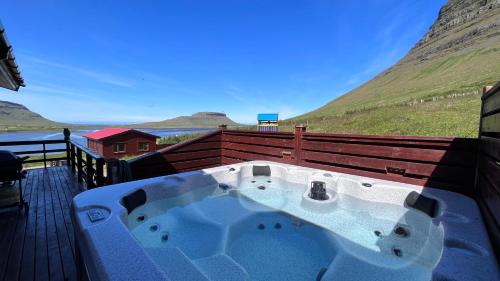 Hálsabol Sumarhús- with hot tube