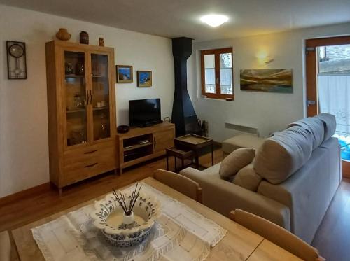 a living room with a couch and a table at Apartamento Err in Err