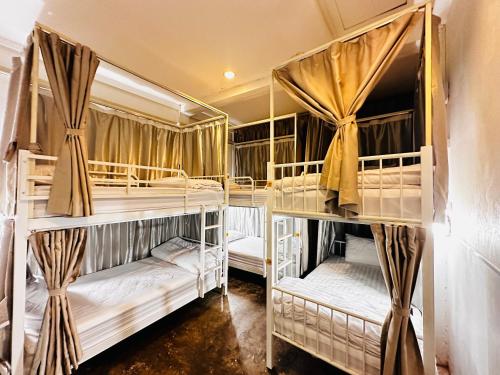 Ένα ή περισσότερα κρεβάτια σε δωμάτιο στο TT Hostel