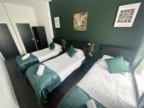 Ένα ή περισσότερα κρεβάτια σε δωμάτιο στο The Valley Inn Liverpool