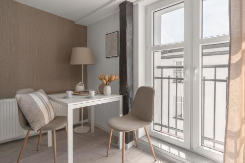 a room with a table and chairs and a window at HARBOR APARTMENTS - Damrota in Katowice