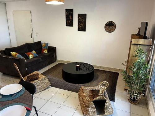 Photo de la galerie de l'établissement Charmant appartement T3 verdoyant et lumineux à 10 minutes des métros Roseraie et Argoulets, à Toulouse