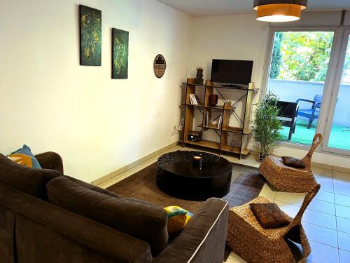 Photo de la galerie de l'établissement Charmant appartement T3 verdoyant et lumineux à 10 minutes des métros Roseraie et Argoulets, à Toulouse