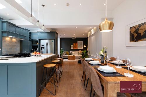 Dapur atau dapur kecil di Kingston upon Thames - 3 Bedroom House