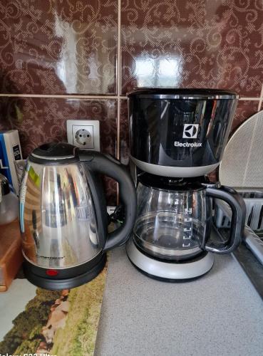 two coffee makers sitting on a kitchen counter at Apartman PanoramaTz in Tuzla