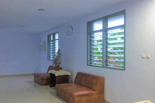 Uma área de estar em OYO 93169 Bnb Homestay