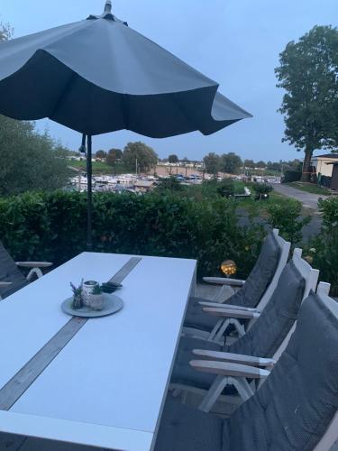Φωτογραφία από το άλμπουμ του Luxus Chalet Hafenblick σε Lathum