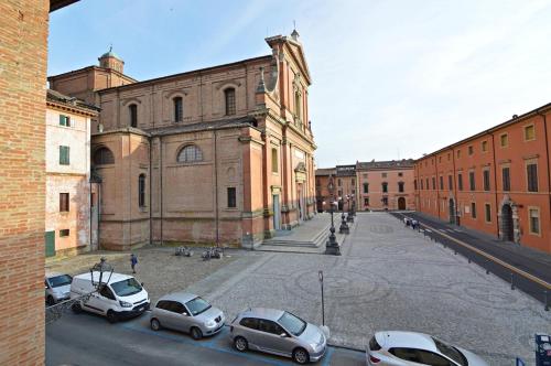 a group of cars parked in front of a building at Appartamento Imola con splendida vista sul Duomo in Imola
