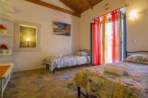 Posteľ alebo postele v izbe v ubytovaní Su La Strata Villa by CorfuEscapes