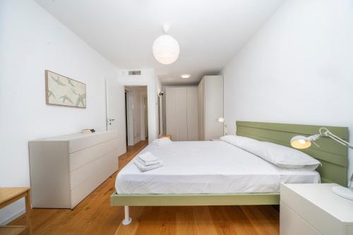 Una cama o camas en una habitación de Neos House