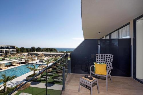 Bazén v ubytování Resort Del Mar Emotion nebo v jeho okolí