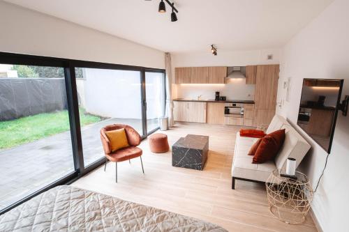 a living room with a couch and chairs and a kitchen at K&Y suites 3 Brussels airport 500m! in Zaventem