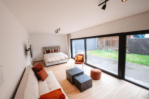 a living room with a couch and a bed at K&Y suites 3, 500m to Brussels airport in Zaventem