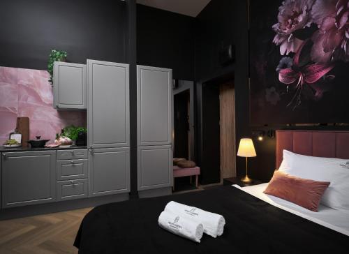 Cama ou camas em um quarto em Apartament 10 by Hidden Garden