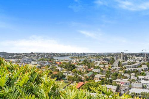 a cityscape of a city with a river and buildings at Bowen Hills 1 Bedroom Apartment in Brisbane