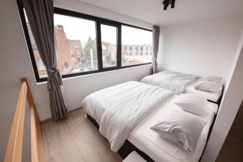 Una cama o camas en una habitación de K&Y suites 2 Brussels airport 500m!