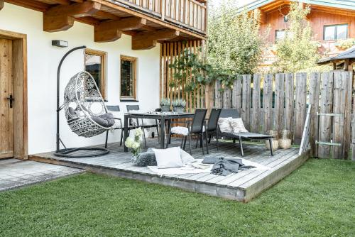 Κήπος έξω από το Bewegte Berge Apartments