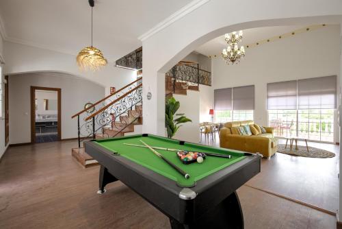 a living room with a pool table at Lillo Rural in Toledo