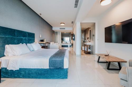 Ray Hotel Corfuにあるベッド