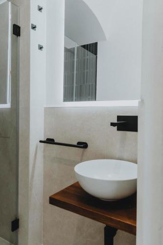 Un baño de al 22 Suite & Spa Luxury Experience