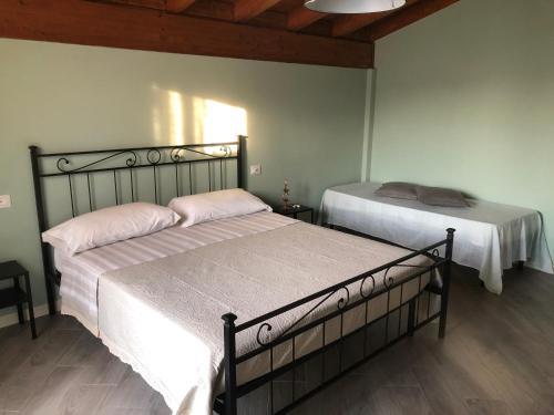 a bedroom with two beds in a room at Il nido dello scricciolo in Rivanazzano