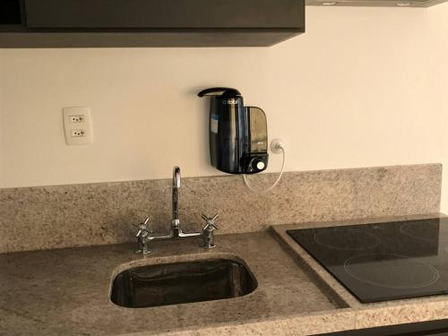 a kitchen sink with a coffee maker on the wall at Apartamento Brooklin, próximo ao metrô Campo Belo in São Paulo