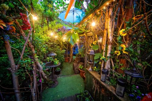 Taman di luar The Secret Garden