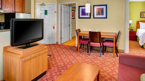 a living room with a television and a dining room table at Towneplace Suites by Marriott Cleveland Westlake in Westlake