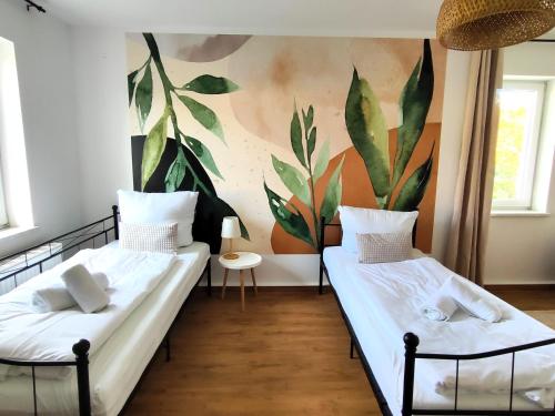 Postel nebo postele na pokoji v ubytování BohnApartments Bechstein - sehr ruhig - 3 Schlafzimmer - Balkon - Stellplätze- WLAN - Vollausstattung