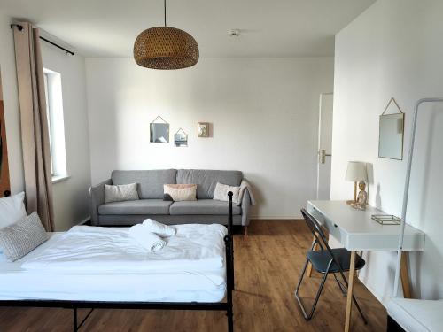 Postel nebo postele na pokoji v ubytování BohnApartments Bechstein - sehr ruhig - 3 Schlafzimmer - Balkon - Stellplätze- WLAN - Vollausstattung