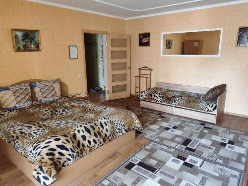 two beds in a room with cheetahs at Апартаменти на Вул Перемоги 8 дрiб 3 in Khmelnytskyi