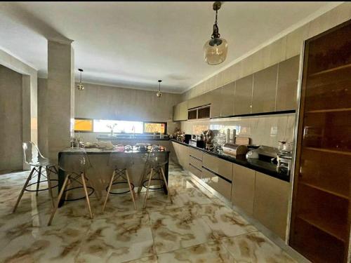 a large kitchen with a table and chairs in it at PARAISO in Chicala