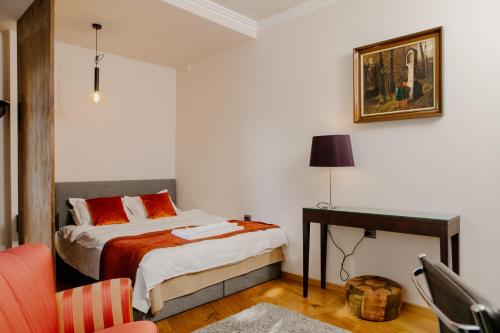 a bedroom with a bed and a desk and a chair at Excelsior INN in Turda