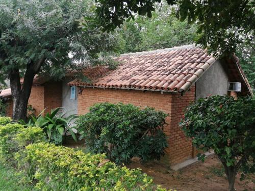 a small brick house with a red roof at HOSTEL DAS ESTRELAS in Areal