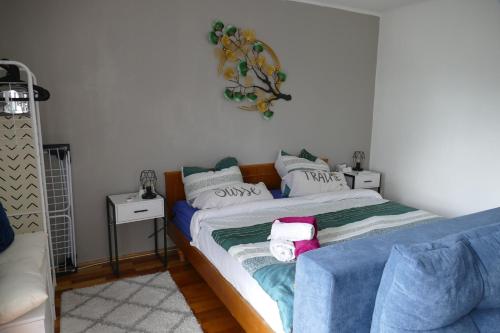 מיטה או מיטות בחדר ב-Gemütlicher Raum, Gampern
