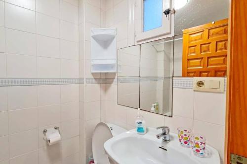 Mar Azul Primera línea de mar, casa privada con patio y solarium "La Bugamvulla"