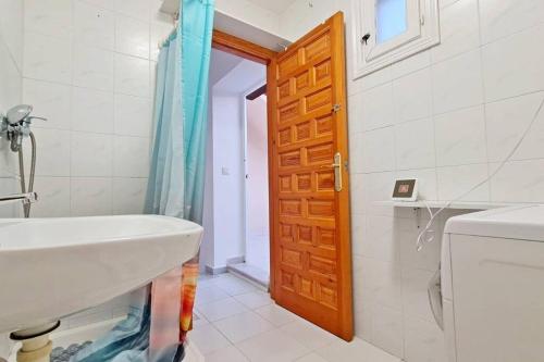Mar Azul Primera línea de mar, casa privada con patio y solarium "La Bugamvulla"