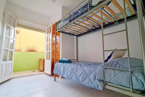 Mar Azul Primera línea de mar, casa privada con patio y solarium "La Bugamvulla"