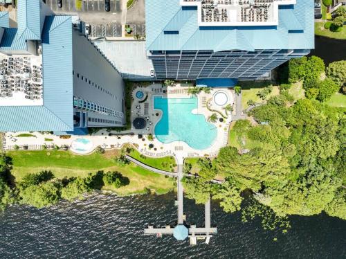 an aerial view of a resort with a swimming pool at Apt Orlando 11th Floor 5 min from Disney in Orlando